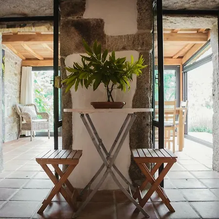 カントリーハウス O Curralino Vilacoba